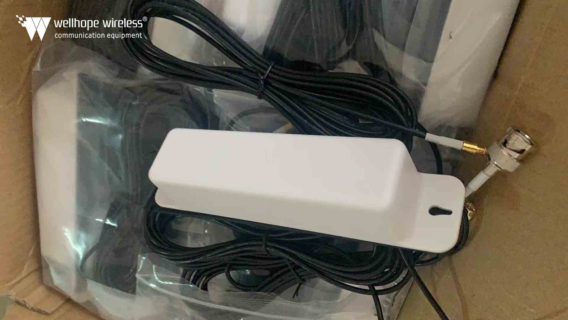 2023-3-8 400 kpl WH-DB-KH 4G GNSS 440MHz yhdistelmäantenni valmiina