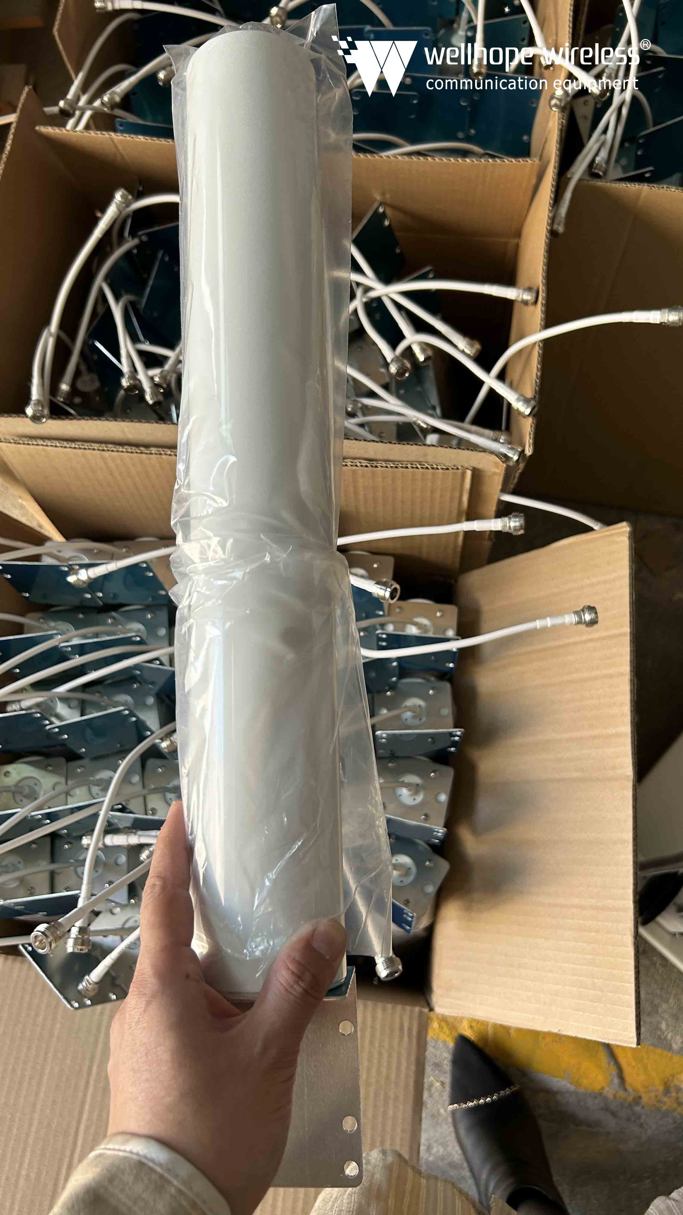 2024-2-28 4G LTE-antennit WH-4G-010 500PCS prosessissa
        