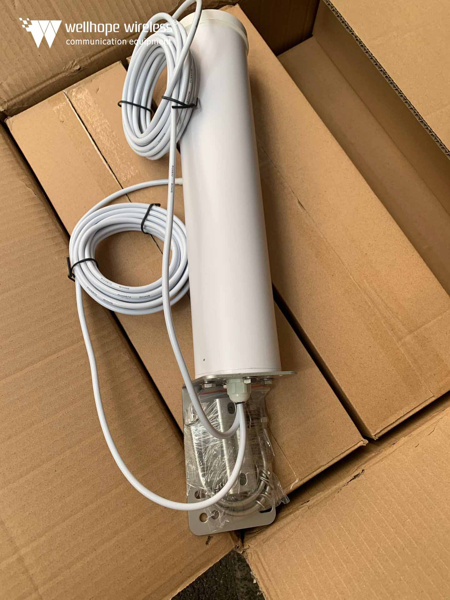 2022-8-23 whlangaton 500kpl 5G 4G MIMO omni antenni WH-5G-MM6x2 laivalla
