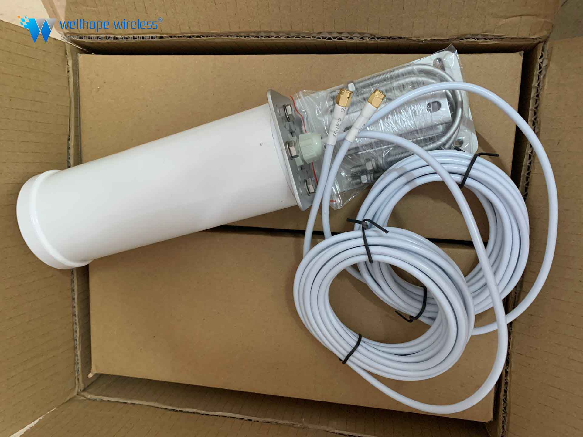 2022-6-28 whlangaton 400kpl 5G omni-antenni wh-5g-sl6x2 ja lokijaksoantenni WH-4G-D10 300kpl laivalla
