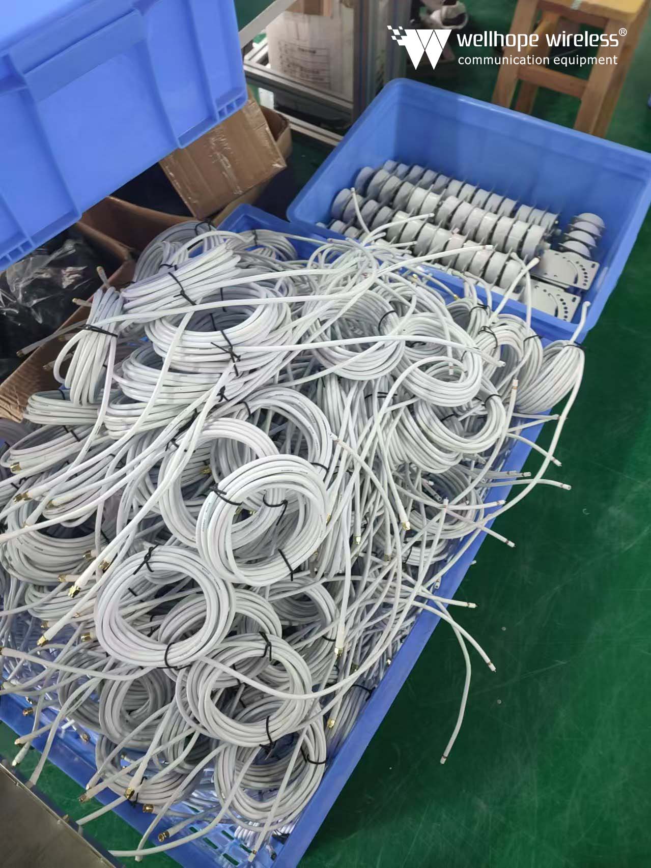2024-9-11 5G 698-3800MHz monipuolinen antenni WH-4G-MM6x2 1000kpl prosessissa