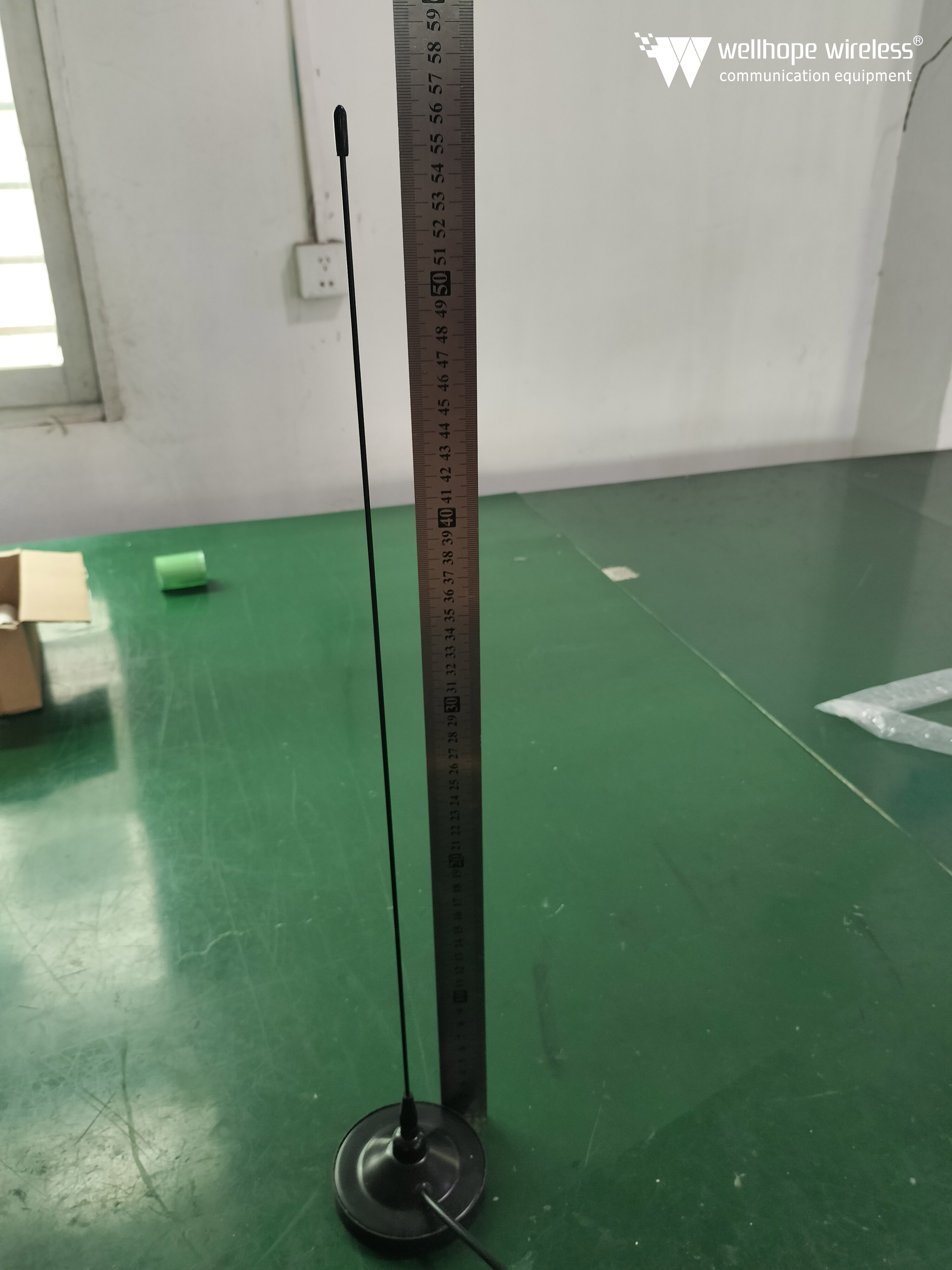 2024-6-24 136-250MHz magneettiantenni WH-VU-M09 100kpl laivalla