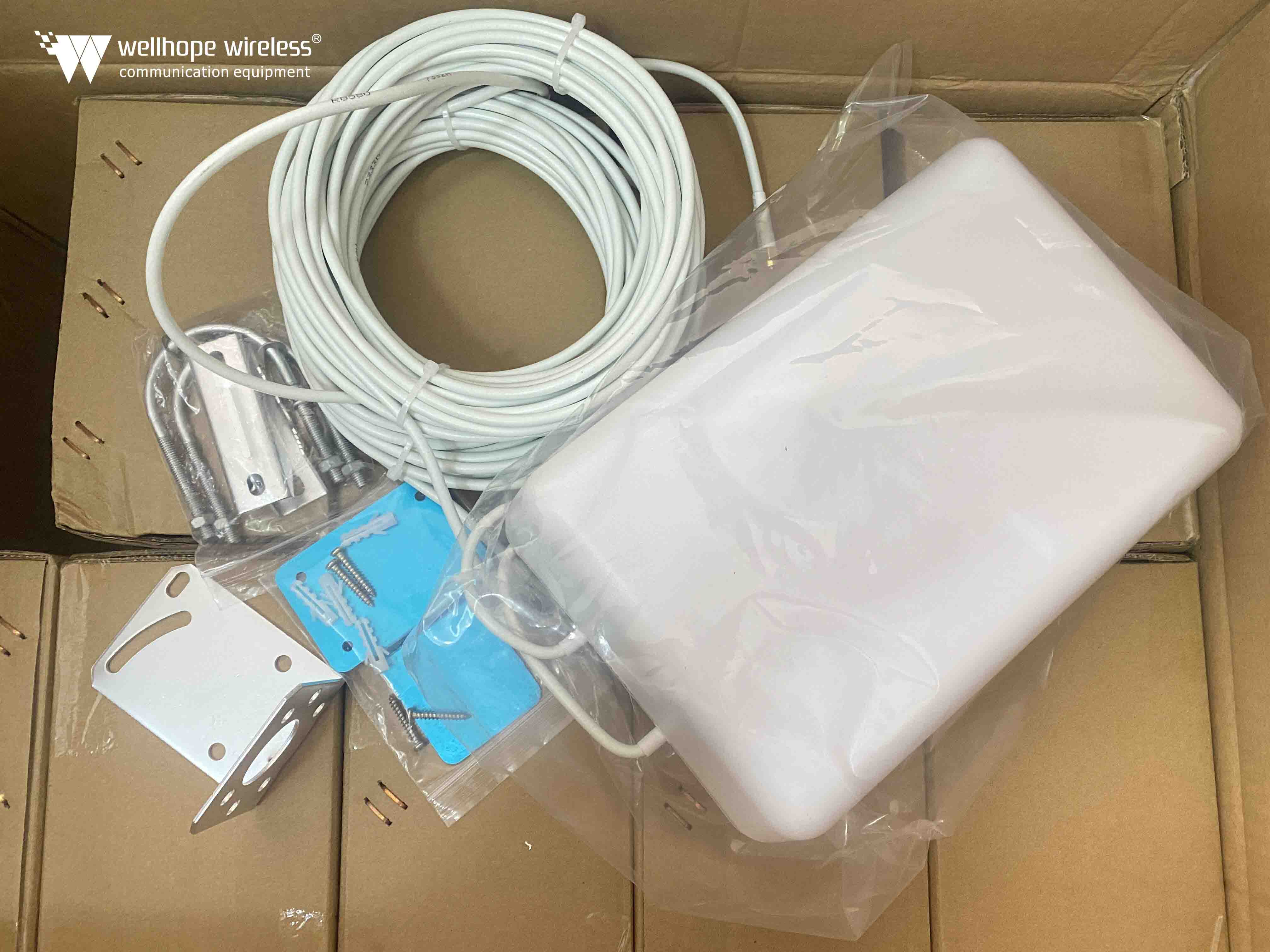 19.10.2022 WH-5G-WiFi9X2 200 kpl 5G 4G sisä- ja ulkotilojen patch-antenni valmiina lähetettäväksi
