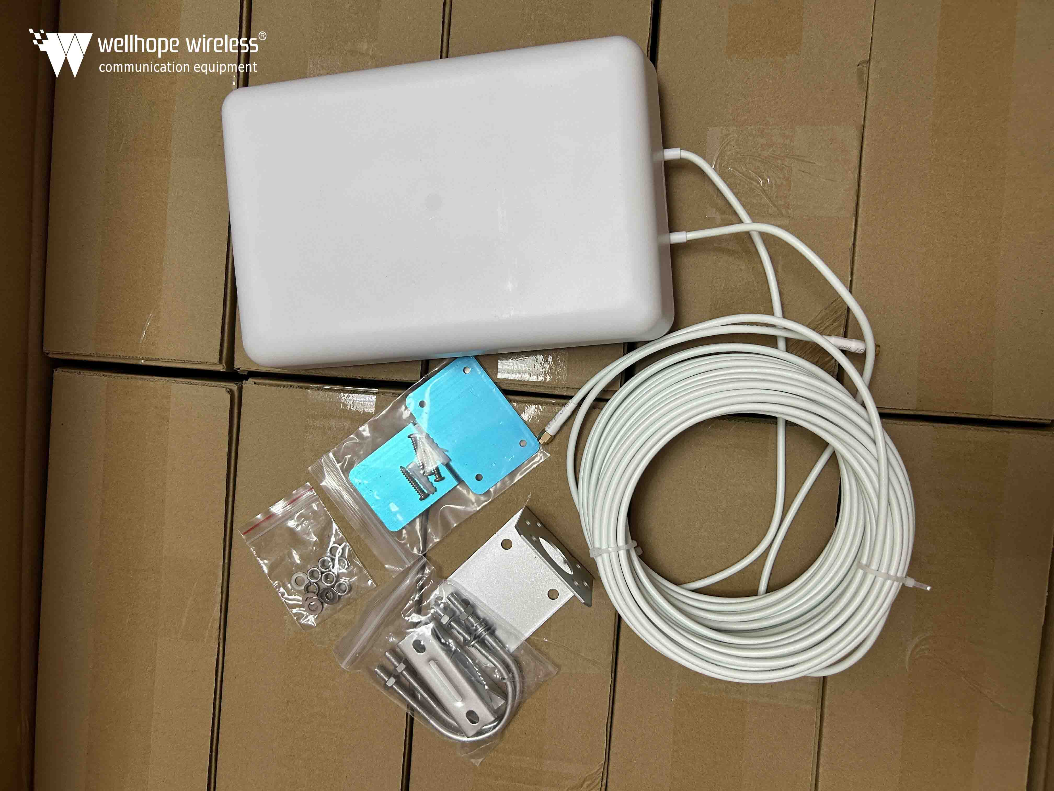 2023-10-8 200 kpl WH-5G-WiFi9X2 5G ja WiFi yhdistelmäantenni valmiina